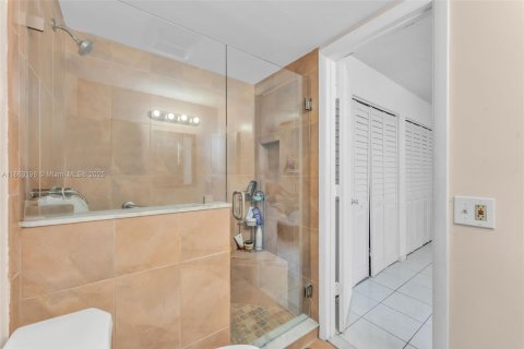 Copropriété à vendre à Miami, Floride: 2 chambres, 100.89 m2 № 1890513 - photo 12