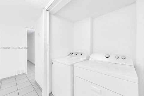 Copropriété à vendre à Miami, Floride: 2 chambres, 100.89 m2 № 1890513 - photo 17
