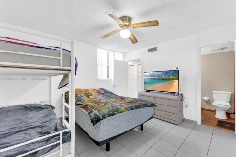Copropriété à vendre à Miami, Floride: 2 chambres, 100.89 m2 № 1890513 - photo 10