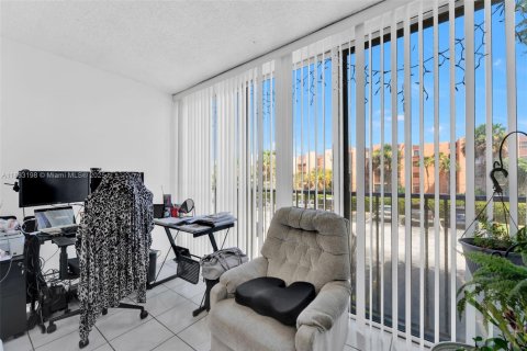 Copropriété à vendre à Miami, Floride: 2 chambres, 100.89 m2 № 1890513 - photo 8