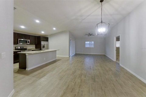 House in Lehigh Acres, Florida 4 bedrooms, 160.91 sq.m. № 2115359 - photo 2