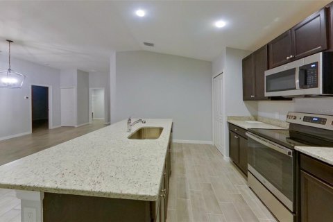 House in Lehigh Acres, Florida 4 bedrooms, 160.91 sq.m. № 2115359 - photo 7