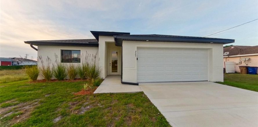 House in Lehigh Acres, Florida 4 bedrooms, 160.91 sq.m. № 2115359