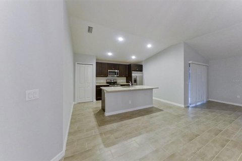 House in Lehigh Acres, Florida 4 bedrooms, 160.91 sq.m. № 2115359 - photo 3