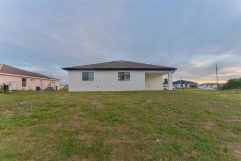 House in Lehigh Acres, Florida 4 bedrooms, 160.91 sq.m. № 2115359 - photo 19