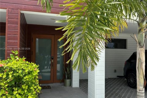 Townhouse in Florida City, Florida 3 bedrooms, 124.02 sq.m. № 2075409 - photo 3