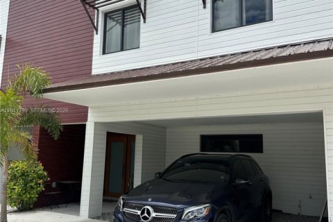 Townhouse in Florida City, Florida 3 bedrooms, 124.02 sq.m. № 2075409 - photo 2