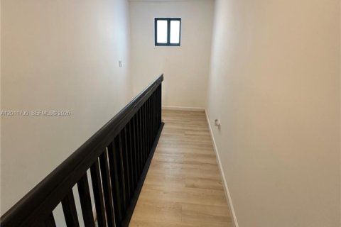 Townhouse in Florida City, Florida 3 bedrooms, 124.02 sq.m. № 2075409 - photo 6