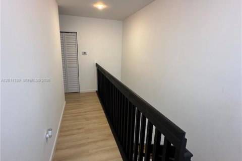 Townhouse in Florida City, Florida 3 bedrooms, 124.02 sq.m. № 2075409 - photo 9