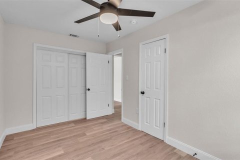 House in Winter Haven, Florida 4 bedrooms, 122.07 sq.m. № 1919566 - photo 8