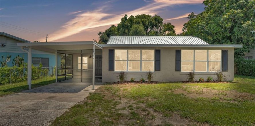 House in Winter Haven, Florida 4 bedrooms, 122.07 sq.m. № 1919566
