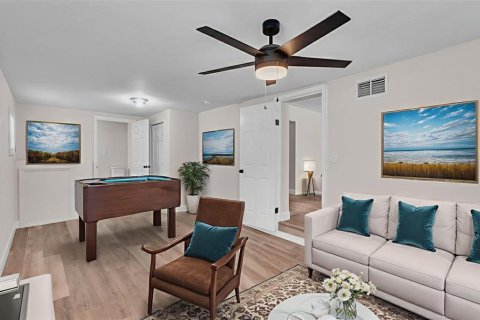 House in Winter Haven, Florida 4 bedrooms, 122.07 sq.m. № 1919566 - photo 4