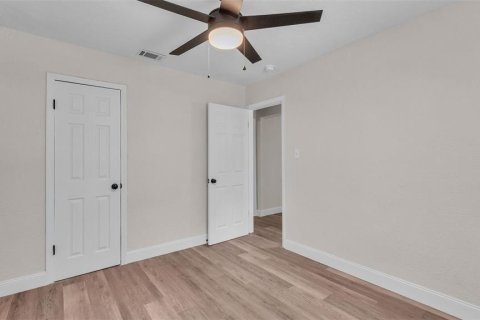 House in Winter Haven, Florida 4 bedrooms, 122.07 sq.m. № 1919566 - photo 6