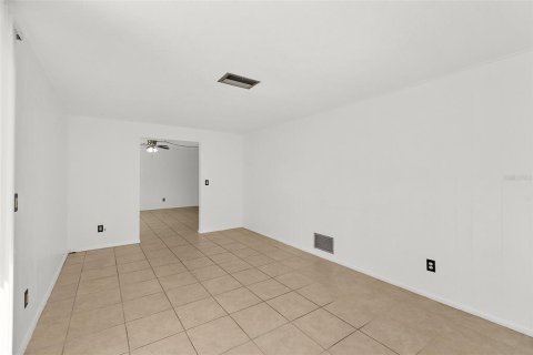 House in Port Orange, Florida 3 bedrooms, 129.69 sq.m. № 2097637 - photo 5