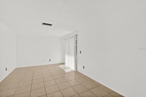 House in Port Orange, Florida 3 bedrooms, 129.69 sq.m. № 2097637 - photo 6