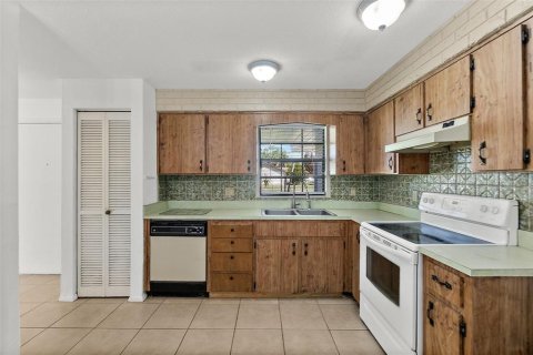 House in Port Orange, Florida 3 bedrooms, 129.69 sq.m. № 2097637 - photo 2