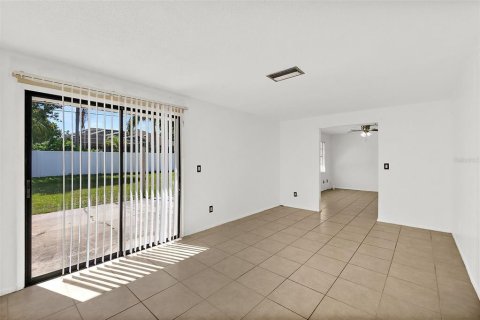 House in Port Orange, Florida 3 bedrooms, 129.69 sq.m. № 2097637 - photo 4