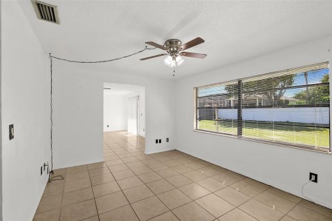 House in Port Orange, Florida 3 bedrooms, 129.69 sq.m. № 2097637 - photo 7
