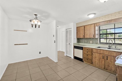 House in Port Orange, Florida 3 bedrooms, 129.69 sq.m. № 2097637 - photo 3