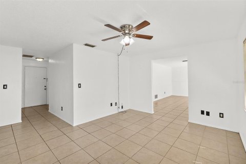 House in Port Orange, Florida 3 bedrooms, 129.69 sq.m. № 2097637 - photo 9