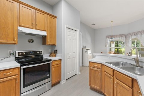 House in Oviedo, Florida 4 bedrooms, 251.86 sq.m. № 2221605 - photo 16