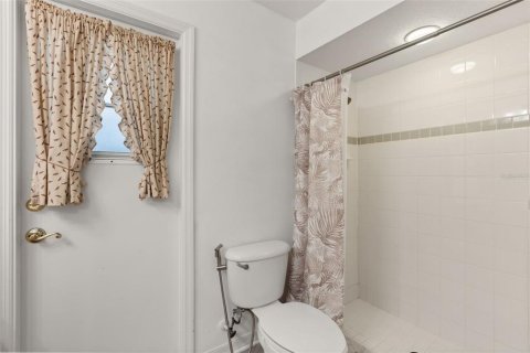 House in Oviedo, Florida 4 bedrooms, 251.86 sq.m. № 2221605 - photo 28