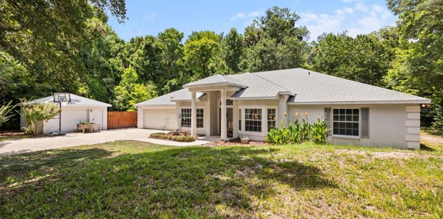 House in Oviedo, Florida 4 bedrooms, 251.86 sq.m. № 2221605