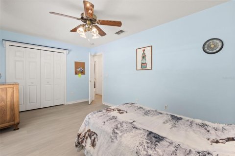 House in Oviedo, Florida 4 bedrooms, 251.86 sq.m. № 2221605 - photo 18