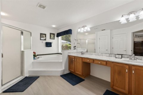 House in Oviedo, Florida 4 bedrooms, 251.86 sq.m. № 2221605 - photo 27