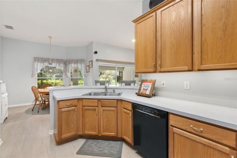 House in Oviedo, Florida 4 bedrooms, 251.86 sq.m. № 2221605 - photo 15