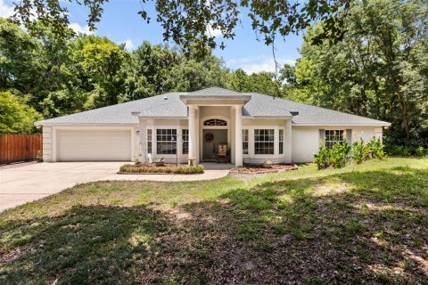 House in Oviedo, Florida 4 bedrooms, 251.86 sq.m. № 2221605 - photo 2
