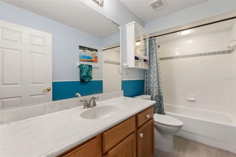 House in Oviedo, Florida 4 bedrooms, 251.86 sq.m. № 2221605 - photo 22