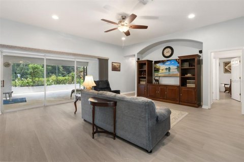 House in Oviedo, Florida 4 bedrooms, 251.86 sq.m. № 2221605 - photo 5