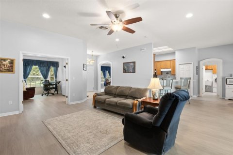 House in Oviedo, Florida 4 bedrooms, 251.86 sq.m. № 2221605 - photo 7