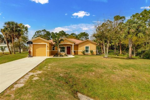 House in Okeechobee, Florida 3 bedrooms, 142.51 sq.m. № 1547178 - photo 1