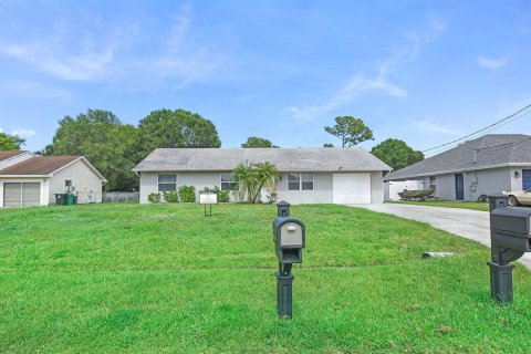 House in Port St. Lucie, Florida 3 bedrooms, 128.76 sq.m. № 2083654 - photo 3