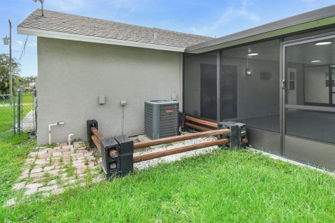 House in Port St. Lucie, Florida 3 bedrooms, 128.76 sq.m. № 2083654 - photo 25