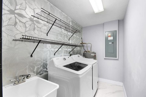 House in Port St. Lucie, Florida 3 bedrooms, 128.76 sq.m. № 2083654 - photo 16