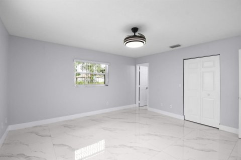 House in Port St. Lucie, Florida 3 bedrooms, 128.76 sq.m. № 2083654 - photo 14