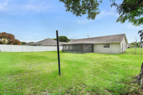 House in Port St. Lucie, Florida 3 bedrooms, 128.76 sq.m. № 2083654 - photo 22