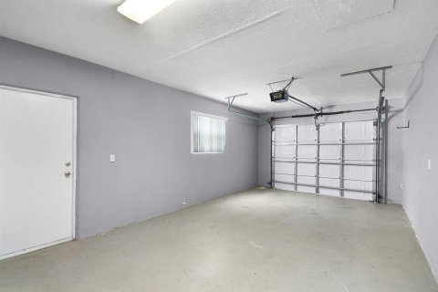House in Port St. Lucie, Florida 3 bedrooms, 128.76 sq.m. № 2083654 - photo 17
