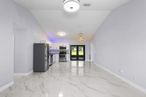 House in Port St. Lucie, Florida 3 bedrooms, 128.76 sq.m. № 2083654 - photo 5