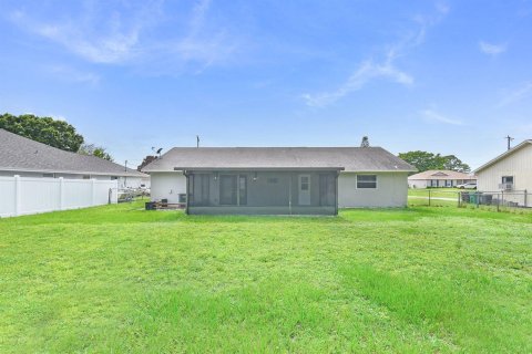 House in Port St. Lucie, Florida 3 bedrooms, 128.76 sq.m. № 2083654 - photo 23