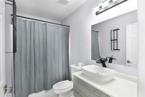 House in Port St. Lucie, Florida 3 bedrooms, 128.76 sq.m. № 2083654 - photo 11