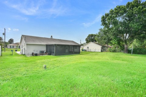 House in Port St. Lucie, Florida 3 bedrooms, 128.76 sq.m. № 2083654 - photo 24
