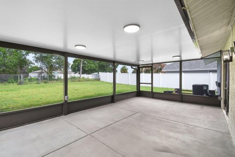 House in Port St. Lucie, Florida 3 bedrooms, 128.76 sq.m. № 2083654 - photo 19