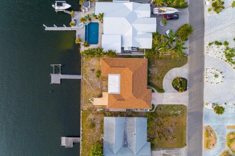 House in Apollo Beach, Florida 3 bedrooms, 202.53 sq.m. № 1681100 - photo 7