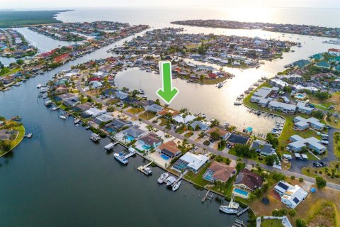 House in Apollo Beach, Florida 3 bedrooms, 202.53 sq.m. № 1681100 - photo 13