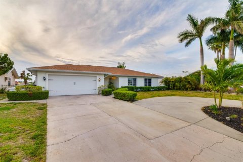 House in Apollo Beach, Florida 3 bedrooms, 202.53 sq.m. № 1681100 - photo 19