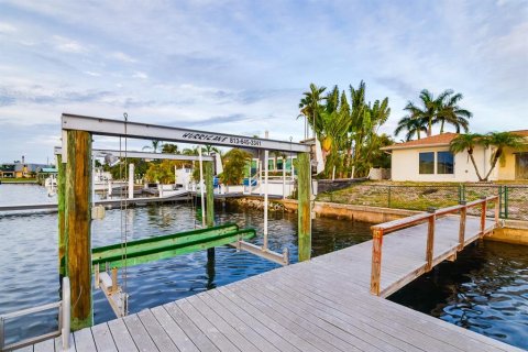 House in Apollo Beach, Florida 3 bedrooms, 202.53 sq.m. № 1681100 - photo 21